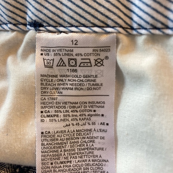 Old Navy Denim Polka Dot Shorts 10
Pockets Front and Back - Picture 4 of 4